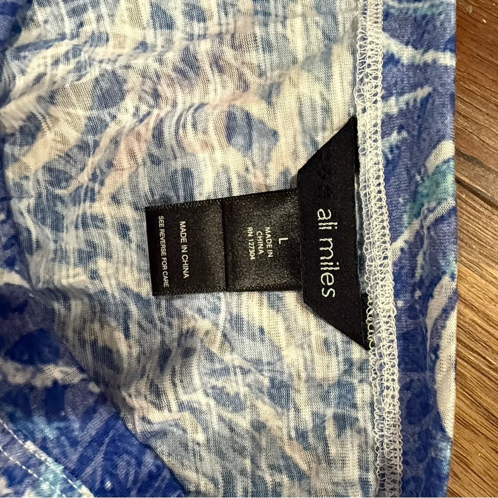 Ali Miles Blue and White Abstract Print Blouse - Picture 6 of 6